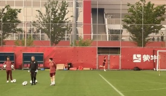 武磊膝盖伤情反复恐无缘印尼客战 国足上海集训先遇打击