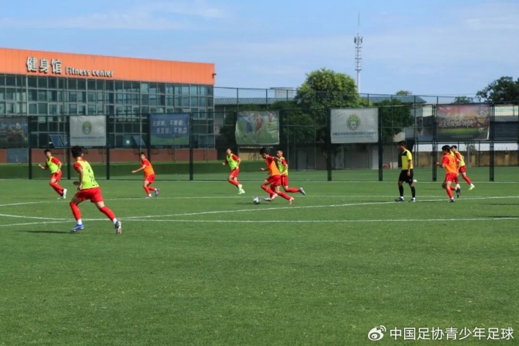 中国足协2012年龄段强化训练营成都启动:40人精英库+科学评测体系 中国足协2012年龄段强化训练营成都启动:40人精英库+科学评测体系