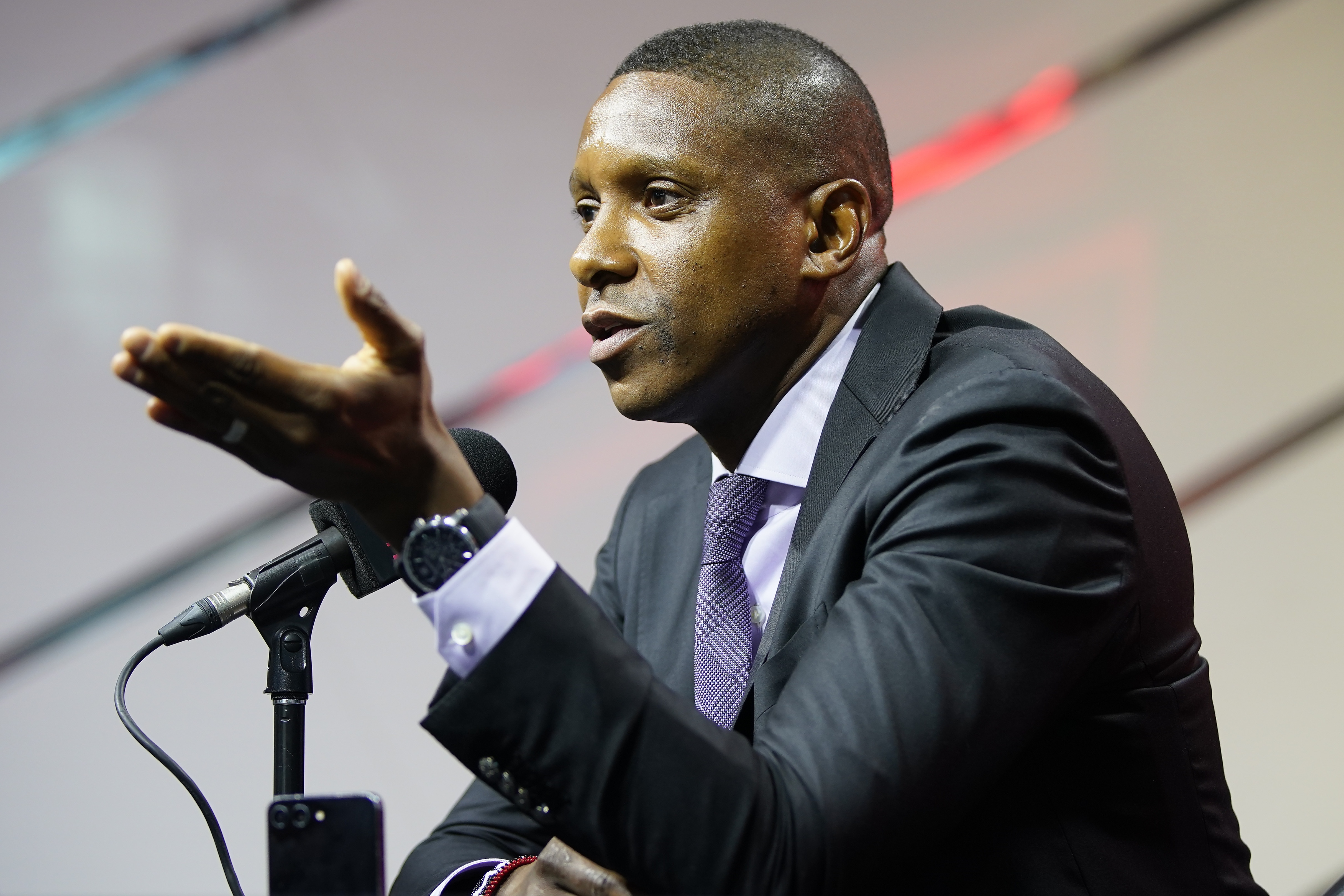 加福德谈乌杰里:NBA是生意 换基德早有预案 加福德谈乌杰里:NBA是生意 换基德早有预案