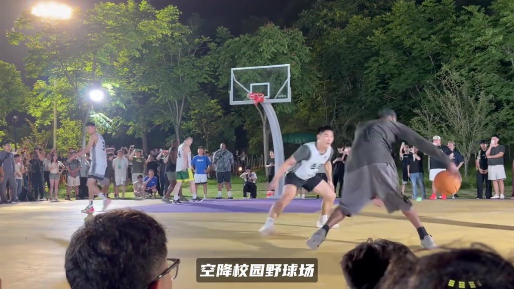 杰伦·布朗校园行秀运球 丝滑操作引围观