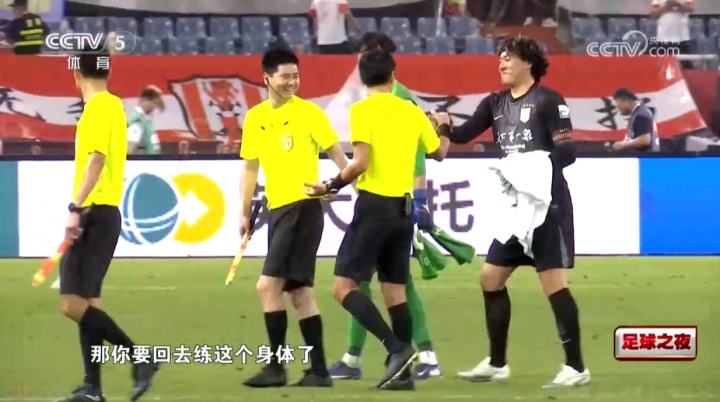 马宁调侃韩鹏王大雷:别往我身上踢,练身体 马宁调侃韩鹏王大雷:别往我身上踢,练身体