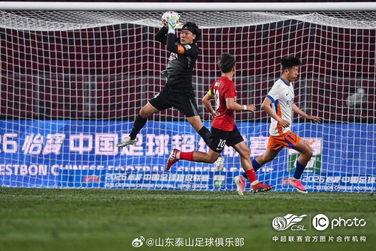 泽卡瓦科双响炮 山东泰山客场5-1大胜辽宁铁人