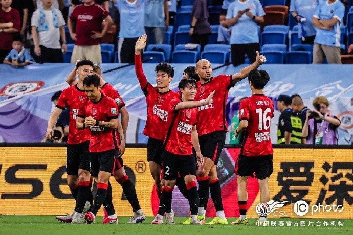 阿洛伊西：两球领先仍需把握机会，韦世豪队长领导力获肯定