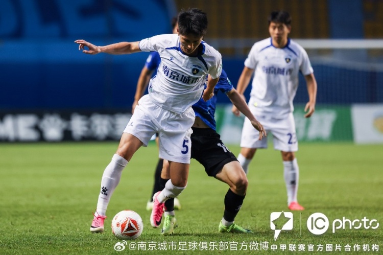 南京城市客战连吞两弹 0-2不敌大连鲲城