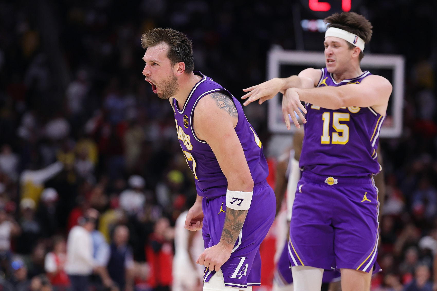 湖人确定新核:东契奇与里夫斯成建队基石,引援全面服务二人 湖人确定新核:东契奇与里夫斯成建队基石,引援全面服务二人