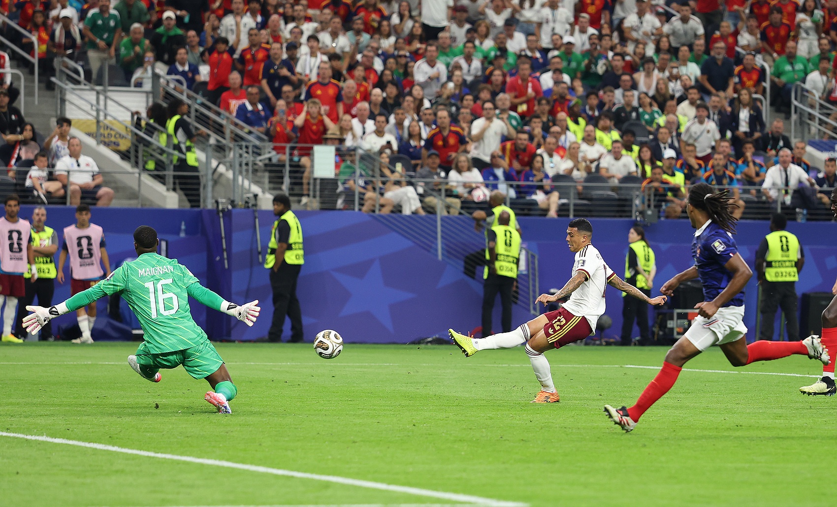 西班牙2-0法国:波罗称超越最佳梦境 主动要求换下因体力不支 西班牙2-0法国:波罗称超越最佳梦境 主动要求换下因体力不支