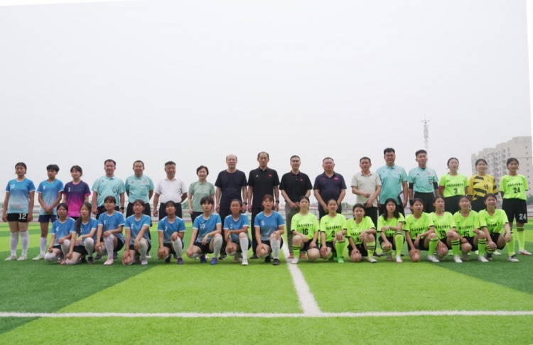 2026亚足联女足日临邑站:女足对抗赛五中vs兴隆中学开踢