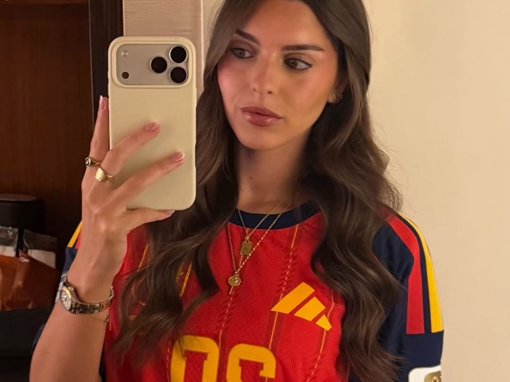 佩德里中国行：为苏锡友谊赛开球，女友汉服照上线