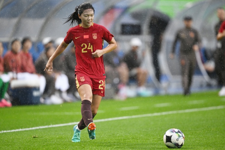 U20女足雨中拉练均跑6000米 8月将与朝鲜三场教学赛 U20女足雨中拉练均跑6000米 8月将与朝鲜三场教学赛