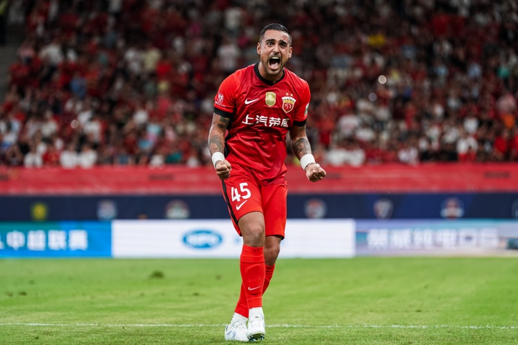 海港3比2三镇,莱昂纳多进球挑衅李昂吃黄牌 海港3比2三镇,莱昂纳多进球挑衅李昂吃黄牌