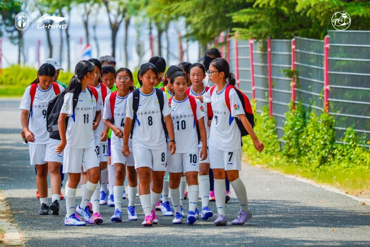 2025-26全国小学生足球训练营全国总营青岛开营 男16队女14队参赛