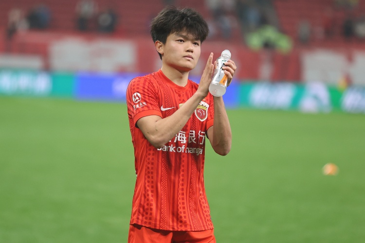 杨希:感觉自己这一年进步很快,我们年轻球员肯定会提高能力 杨希:感觉自己这一年进步很快,我们年轻球员肯定会提高能力