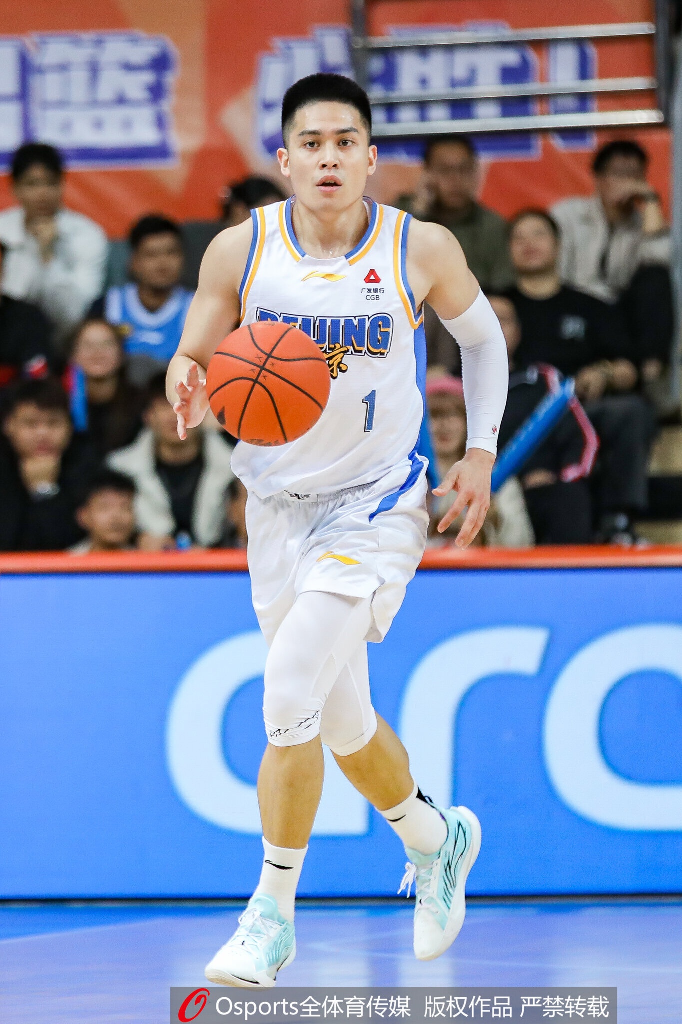 媒体人:北京首钢俱乐部与陈盈骏达成两年顶薪续约 媒体人:北京首钢俱乐部与陈盈骏达成两年顶薪续约