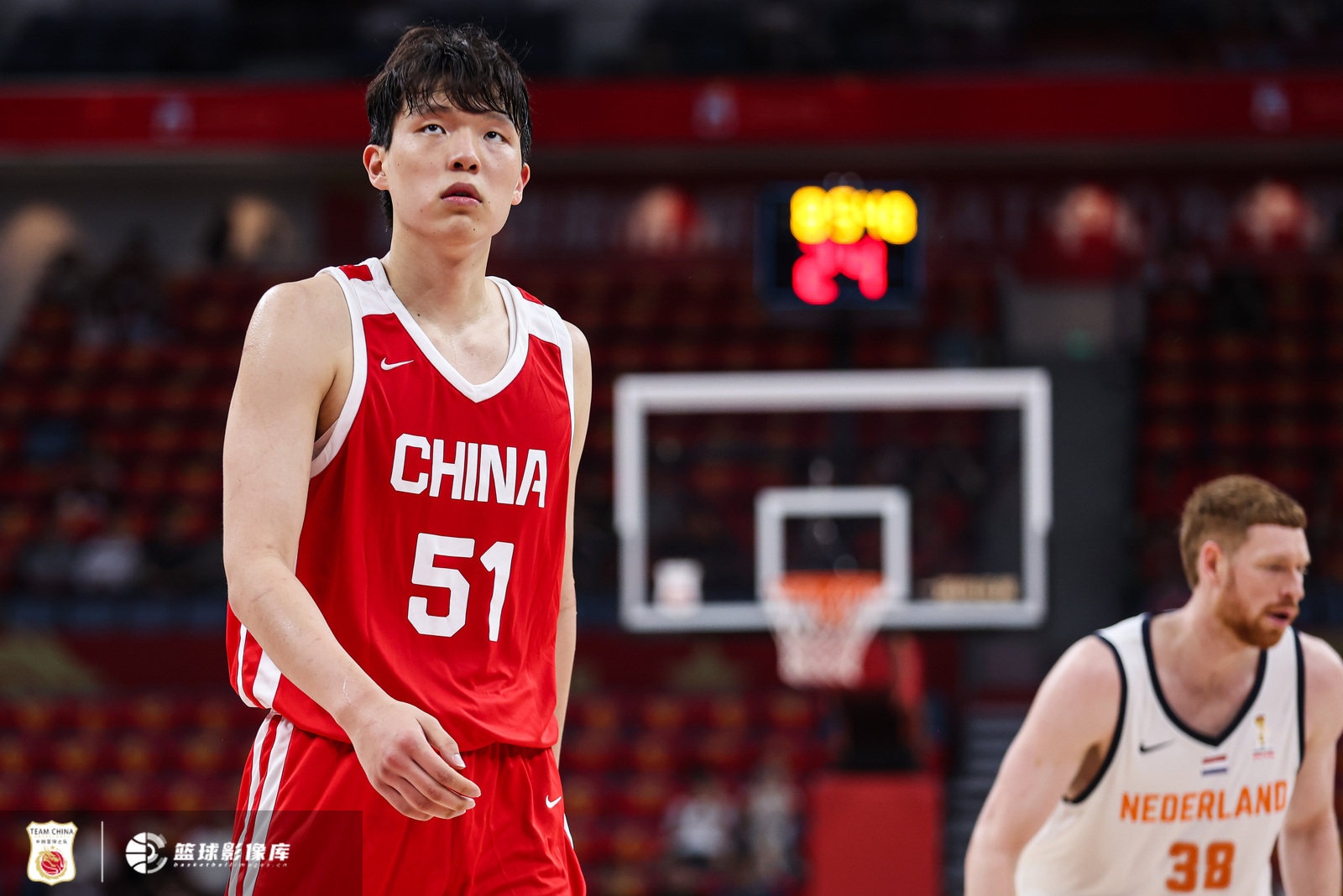 苏群:杨瀚森半场8分钟8分 未来是否可以让他和胡金秋首发双塔?