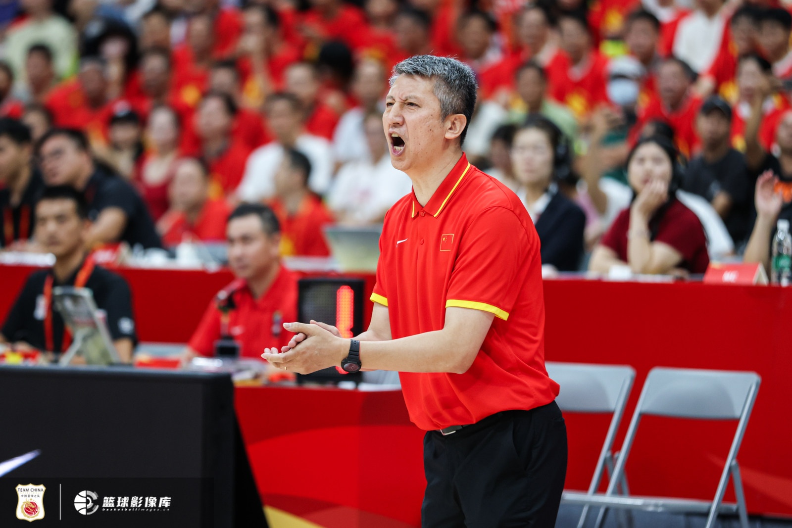 媒体人:中国男篮将连夜前往机场返程国内 今天下午将抵达杭州