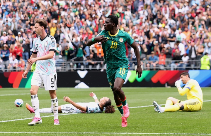 转会利物浦失败!邮报:萨尔一度闹情绪,但水晶宫没有卖他的义务 转会利物浦失败!邮报:萨尔一度闹情绪,但水晶宫没有卖他的义务
