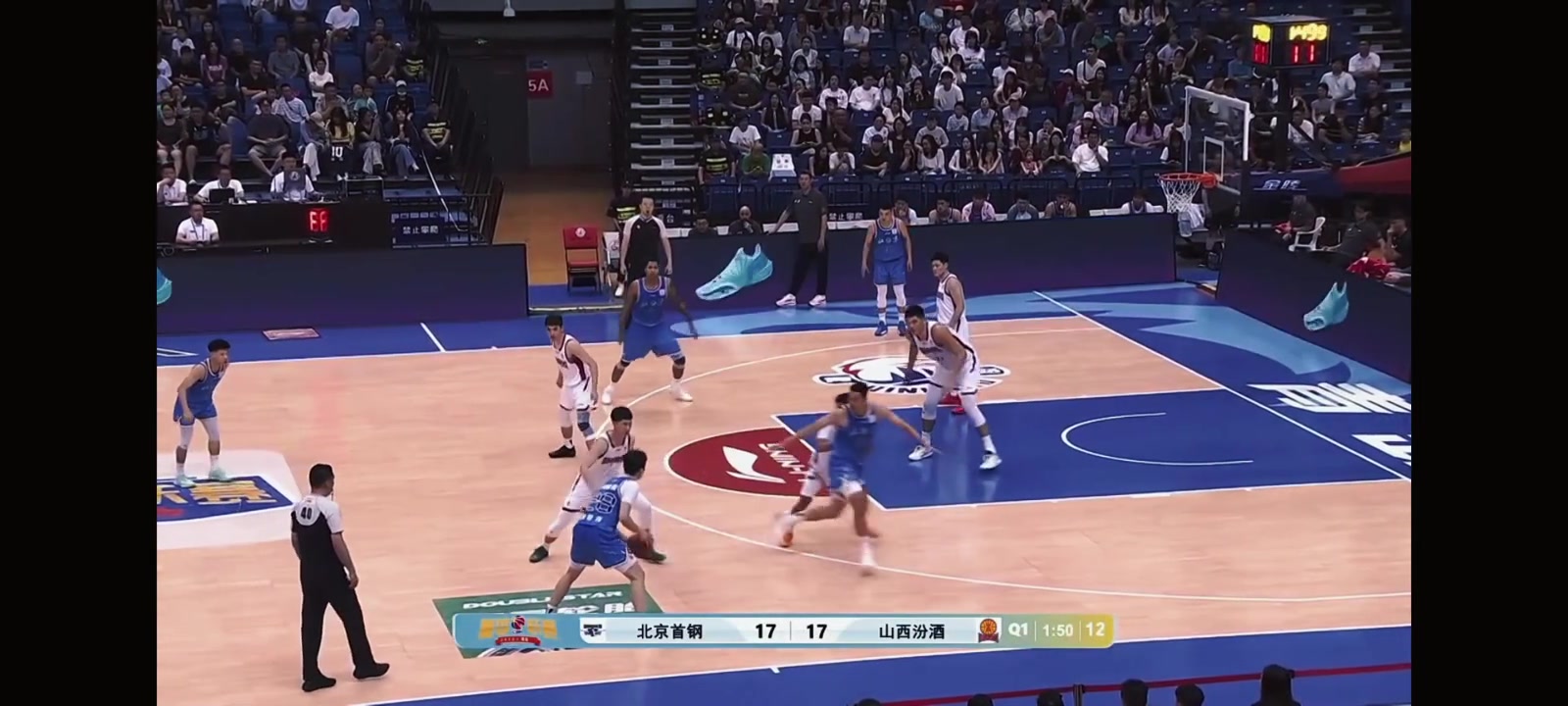 翟晓川对魏莨哲挥肘!评论区怒怼:你应该看看眼睛 你1万多度😄 翟晓川对魏莨哲挥肘!评论区怒怼:你应该看看眼睛 你1万多度😄