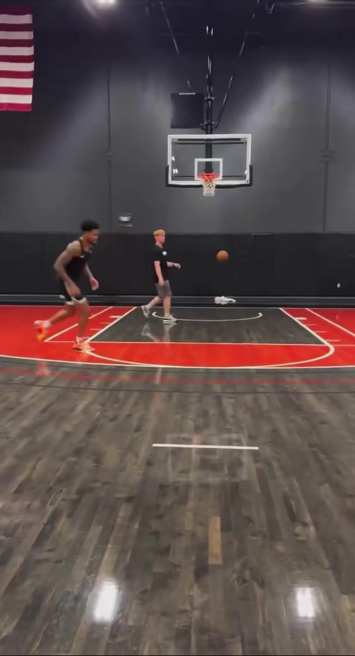 板凳匪徒！安芬尼·西蒙斯近期训练集锦：全场冲刺后接球急停三分