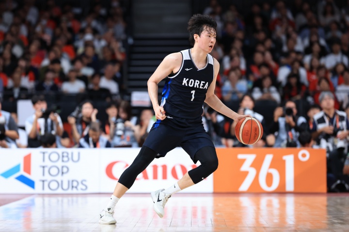 E-10合同签约开拓者!韩媒:李贤重已返回韩国 26日去波特兰 E-10合同签约开拓者!韩媒:李贤重已返回韩国 26日去波特兰