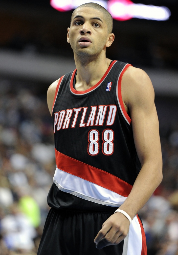 开拓者致敬巴图姆:球队传奇 很荣幸成为你NBA故事的开篇 开拓者致敬巴图姆:球队传奇 很荣幸成为你NBA故事的开篇