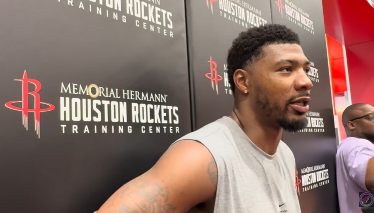 斯玛特:我就像瑞士军刀 可以打持球可以打无球也能混着来! 斯玛特:我就像瑞士军刀 可以打持球可以打无球也能混着来!